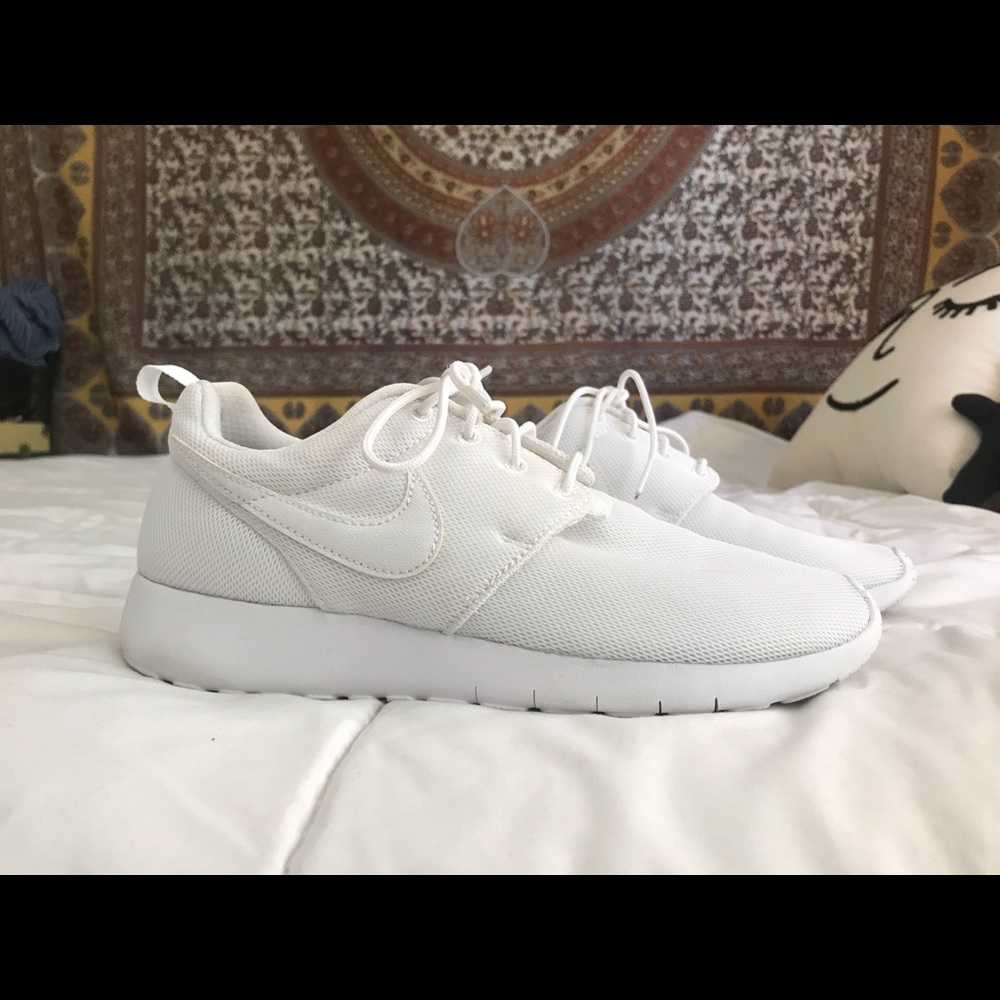 Nike Roshe ALL WHITE